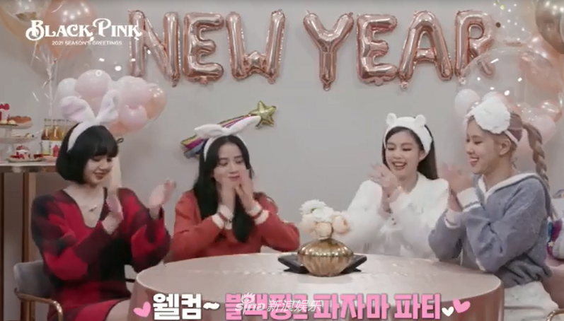 组图：BLACKPINK节日视讯公开 四成员戴兔耳朵造型可爱