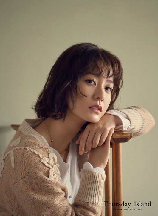 组图:韩女艺人郑柔美秋冬写真曝光 大展熟女知性魅力