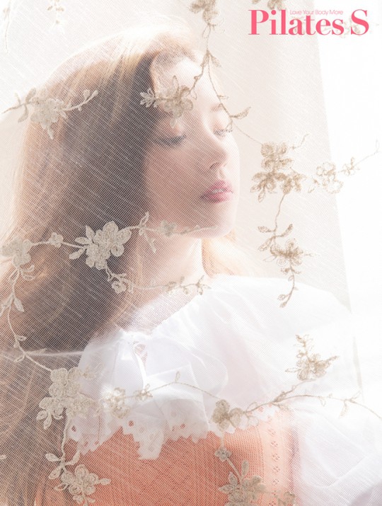组图：本月少女HeeJin拍时尚杂志写真 风格梦幻甜美