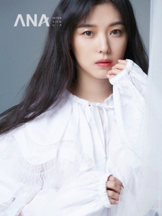 组图:韩女星赵友利拍杂志写真 展多样时尚魅力