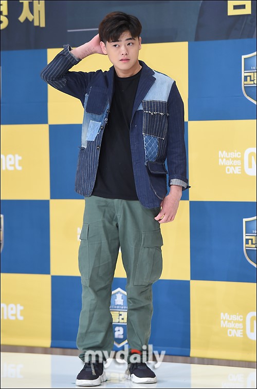 《高中rapper2》发布会 前三名出席活动