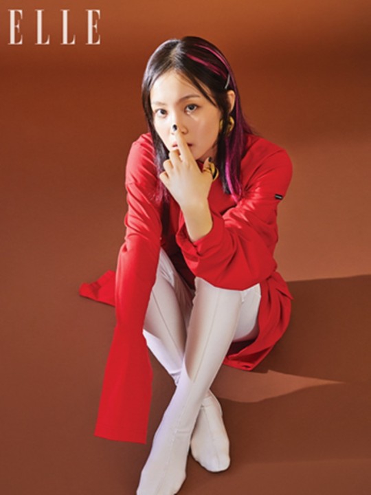 組圖：韓歌手李遐怡簽約新公司後登雜誌 展全新時尚風格