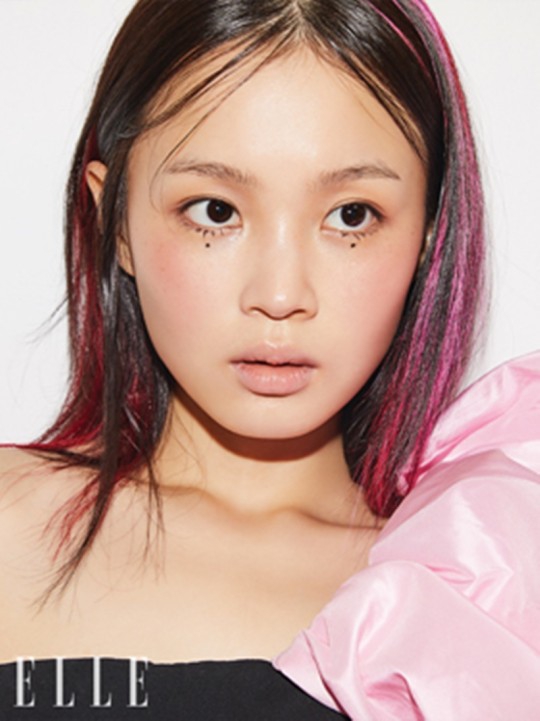 組圖：韓歌手李遐怡簽約新公司後登雜誌 展全新時尚風格