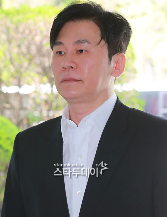 組圖：前YG老闆樑鉉錫出席庭審 因未帶口罩再惹爭議
