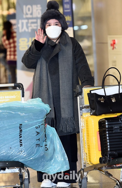 組圖：涉毒女星Amy被驅逐回韓國 攜名牌包發福胖到認不出