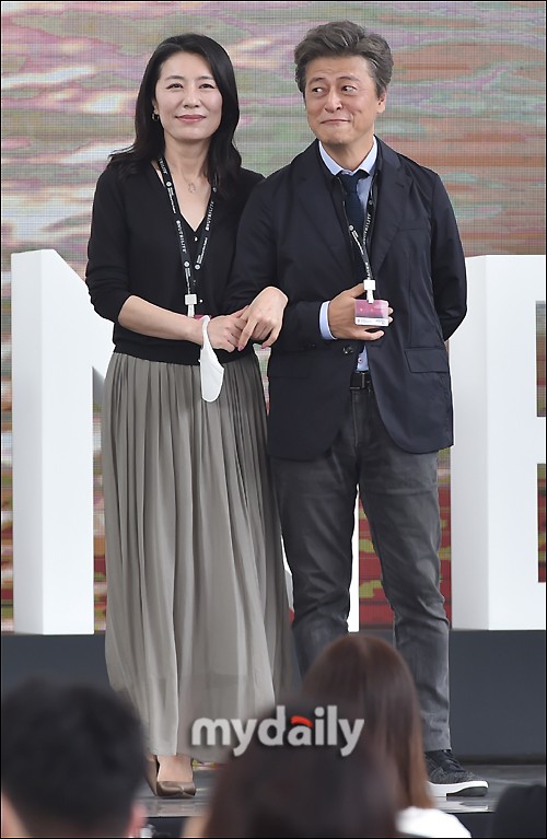組圖：權海孝趙允熙釜山出席電影《在你面前》觀眾見面會