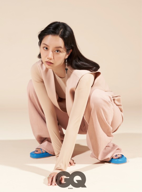 组图：李惠利登《GQ》杂志拍写真 突破眼线妆展成熟魅力
