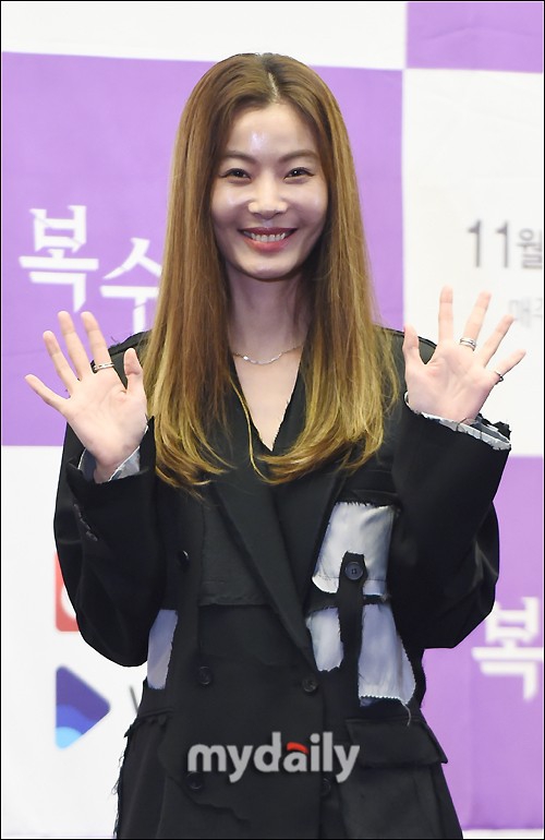尹素伊