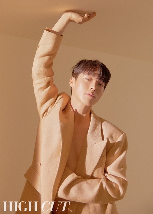 组图:韩星林秀晶张基龙携手拍写真 剧里剧外都默契