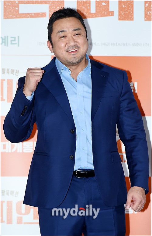 马东锡韩艺璃等出席新片《冠军》媒体试映
