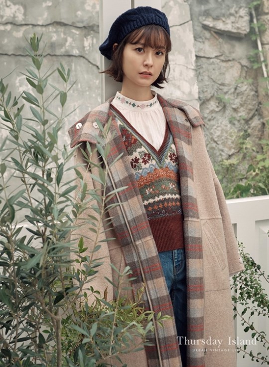 组图:郑有美最新写真公开 俏皮短发演绎可爱风