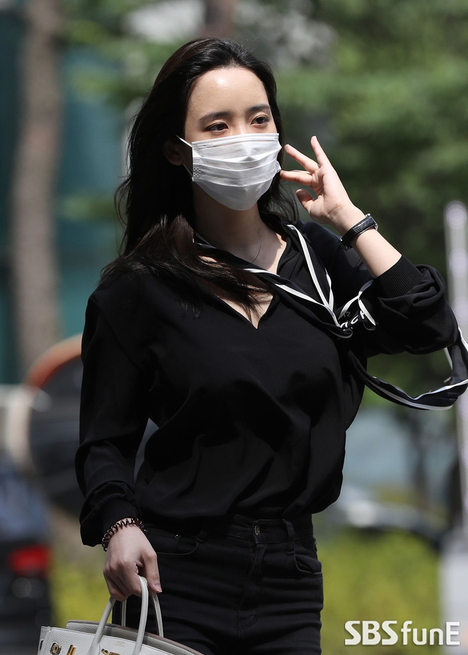 組圖：網紅韓瑞熙接受警方調查 承認被樑鉉錫脅迫翻供