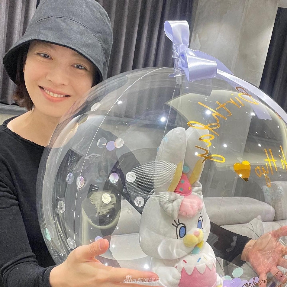 組圖：41歲宋智孝慶祝生日晒照 素顏黑衣狀態自然
