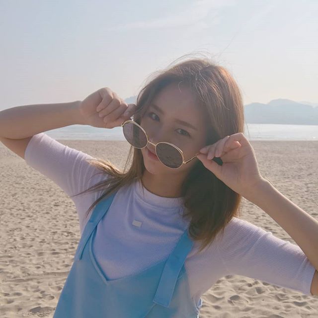 组图girlsday李惠利晒自拍海边玩耍可爱清纯