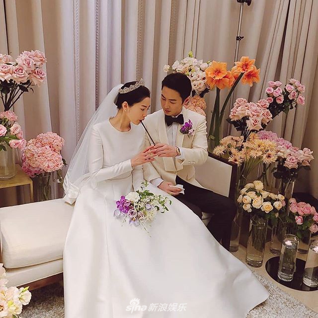 組圖：神話成員出席JUNJIN婚禮 新郎新娘挽手對視超幸福