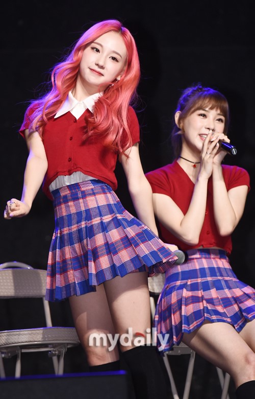 组图:韩女团sis新单曲碟发售 穿格子短裙唱跳活力_高清图集_新浪网