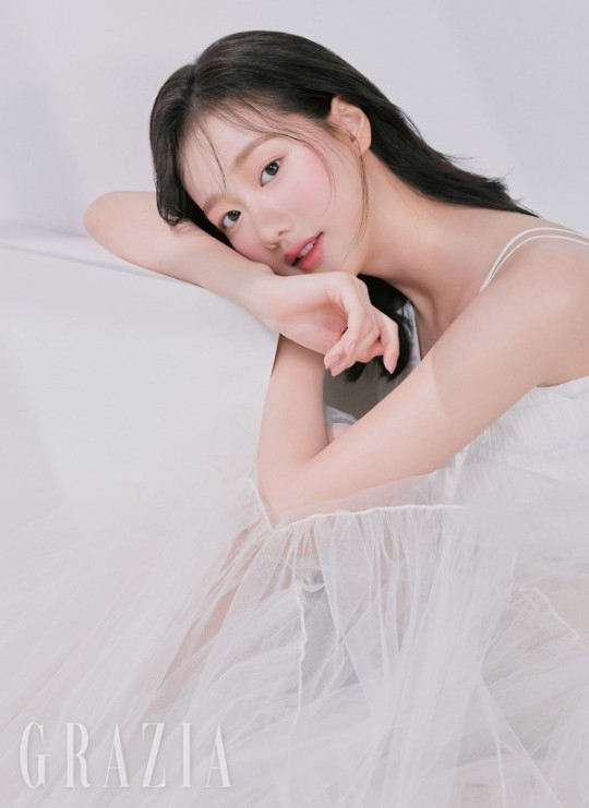 组图:april李娜恩美妆写真气质清纯 可爱腮红初恋脸