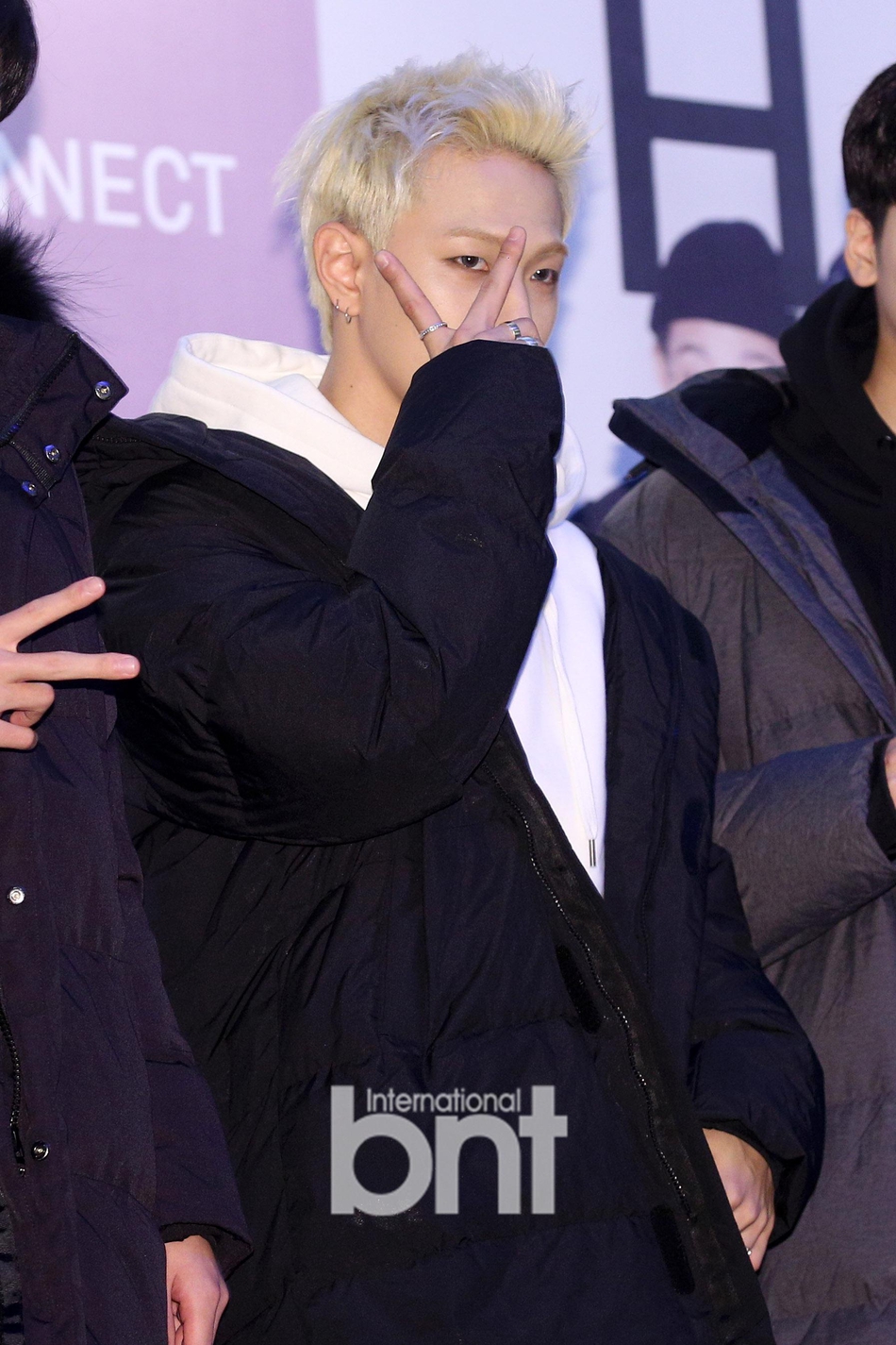 组图:韩团ikon出席签名活动 尽现少年可爱魅力_高清图集_新浪网