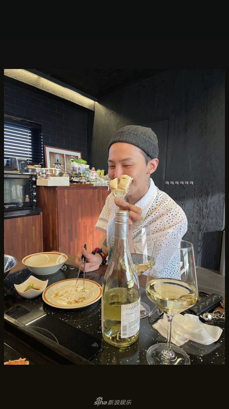 組圖：權志龍凌晨晒錄音工作照 被猜測將發個人專輯迴歸