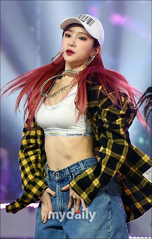 组图:exid献复古风热辣舞台 hani穿露脐装秀纤腰_高清图集_新浪网