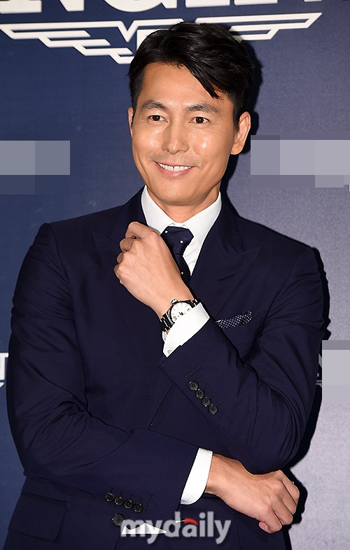 组图:45岁型男郑雨盛出席活动 绅士儒雅魅力四射_高清图集_新浪网