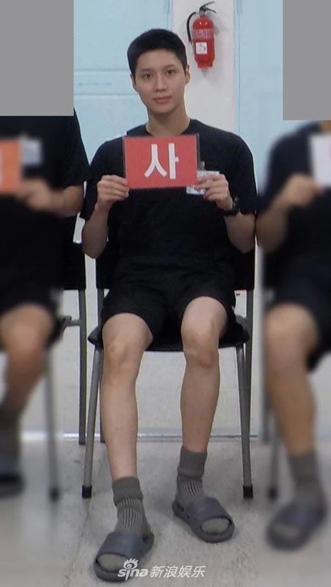 組圖：SHINee李泰民訓練所照片公佈 寸頭少年氣十足