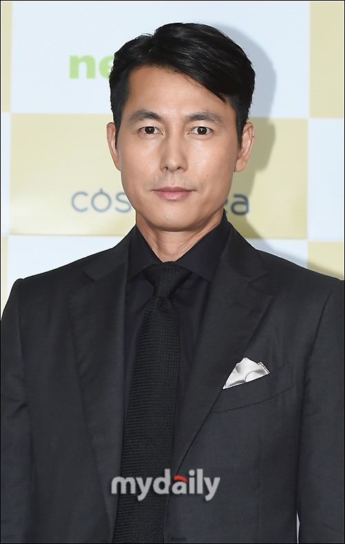 组图:郑雨盛出席春史电影节颁奖礼 绅士型男文质彬彬