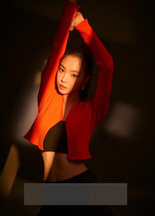 組圖：Apink孫娜恩拍美妝宣傳寫真 身姿挺拔儀態滿分