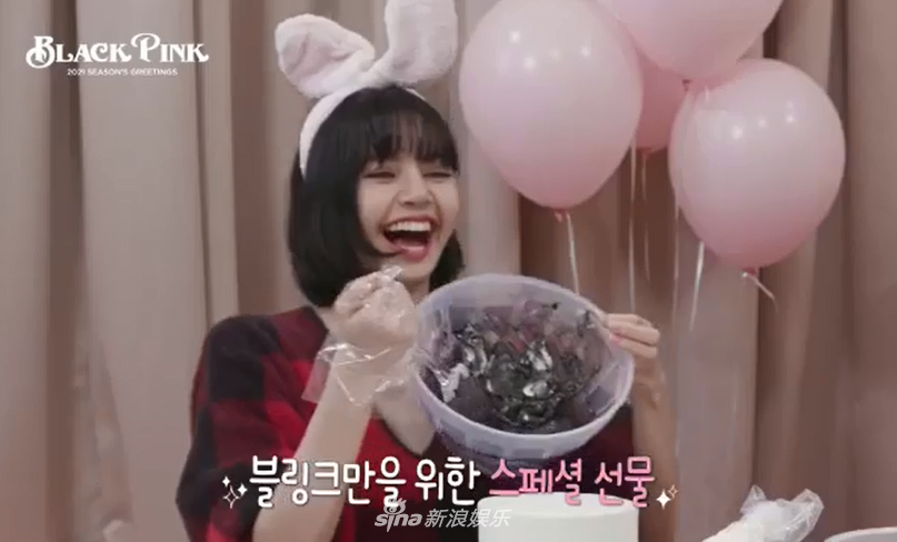 组图：BLACKPINK节日视讯公开 四成员戴兔耳朵造型可爱