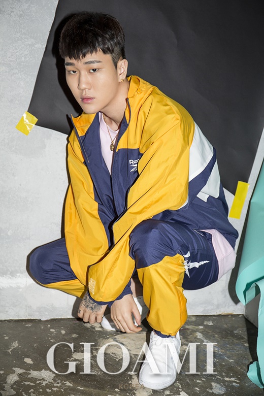 组图:《高校rapper》尹炳浩写真公开 眼神冷酷展嘻哈风范_高清图集