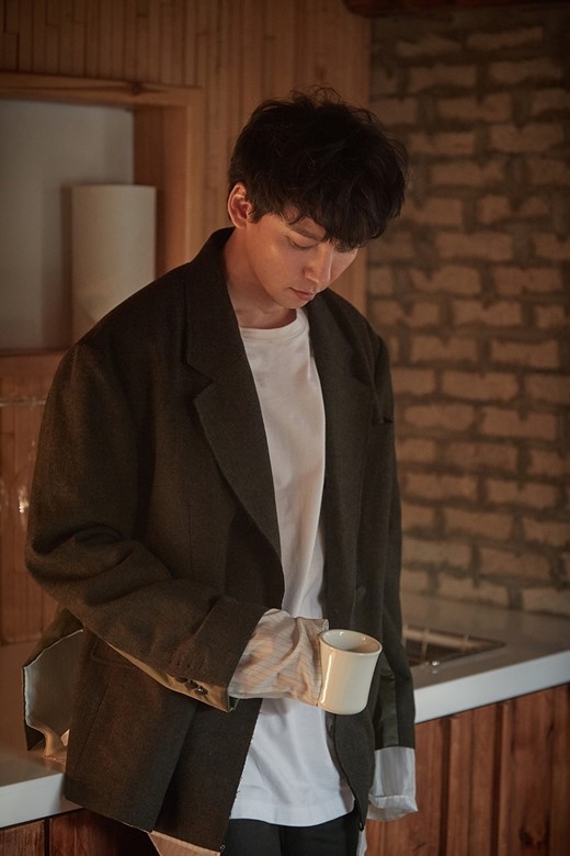 20181221明星金南佶拍时尚杂志写真展成熟型男魅力