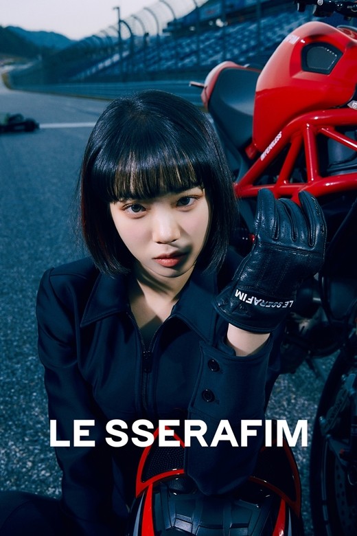 組圖：LESSERAFIM出道宣傳照公開 賽車主題酷辣十足