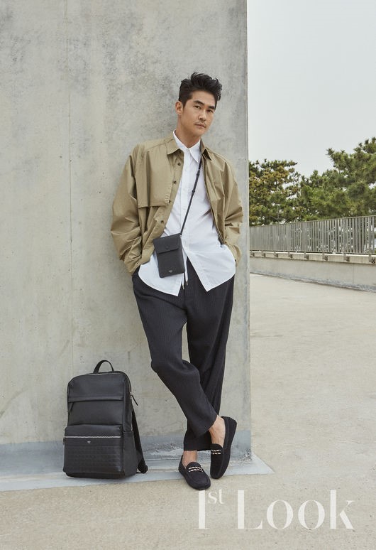 组图:模特裴正南时装杂志照曝光 日系穿搭显男人味