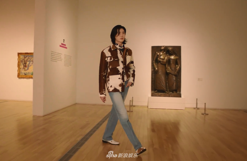 迴歸模特事業！李鍾碩再次走秀 長髮造型186身材完美