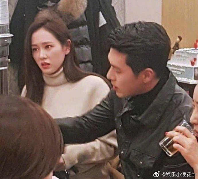 组图：玄彬帮孙艺珍挡酒旧照公开 高颜值CP氛围甜