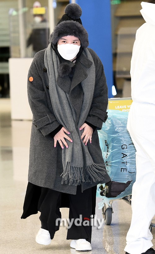 組圖：涉毒女星Amy被驅逐回韓國 攜名牌包發福胖到認不出