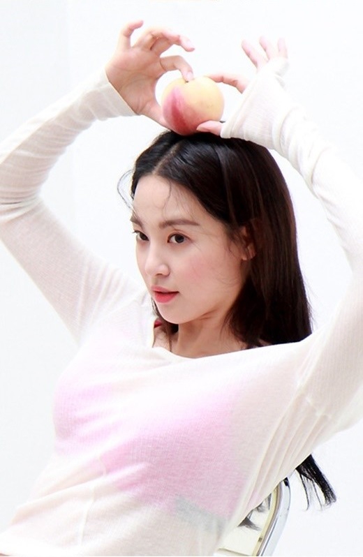 组图权志龙绯闻女友李珠妍内衣写真公开水果色诱惑美