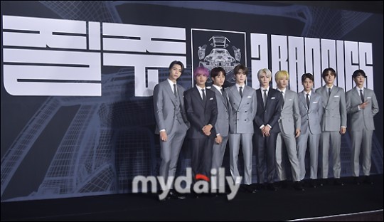 組圖：NCT127出席新專輯釋出會 全員穿西裝亮相變成熟