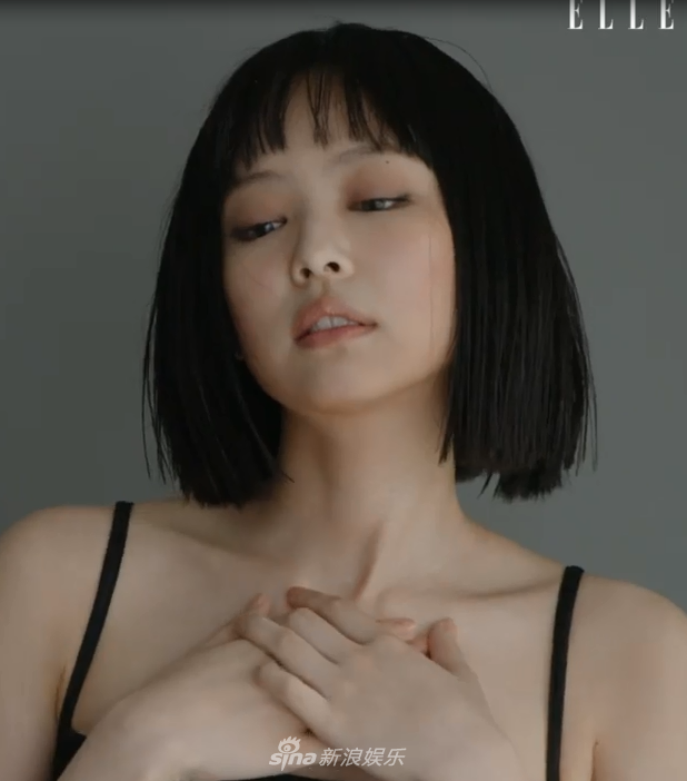 组图：JENNIE短发造型登时尚杂志 齐刘海显清纯