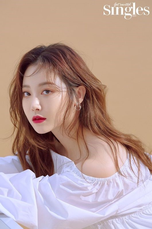 组图:girlsday成员yura拍写真 白衣展清纯诱惑