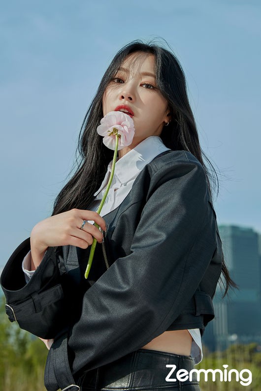 组图：韩国女团DreamNote登杂志 天台写真时尚俏丽