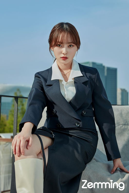组图：韩国女团DreamNote登杂志 天台写真时尚俏丽