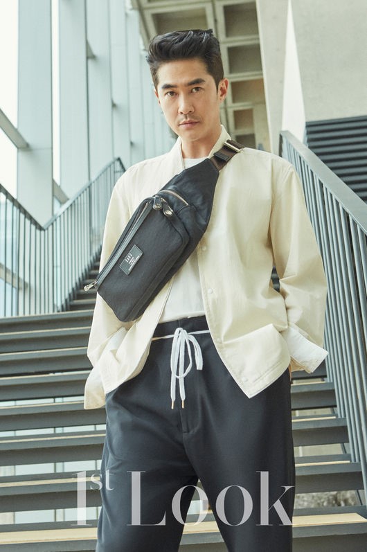 组图:模特裴正南时装杂志照曝光 日系穿搭显男人味
