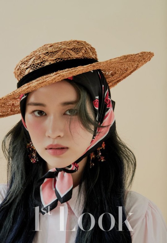 組圖：韓女團Weki Meki登雜誌 夏裝造型清爽森女風