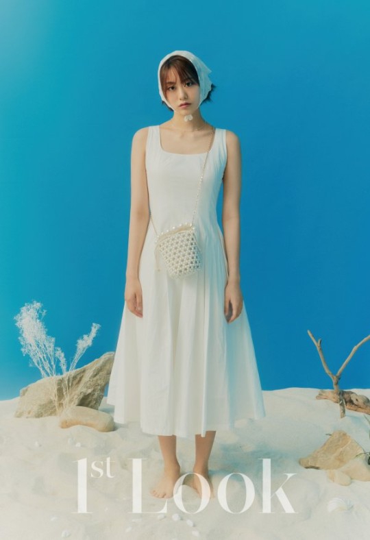 組圖：韓女團Weki Meki登雜誌 夏裝造型清爽森女風