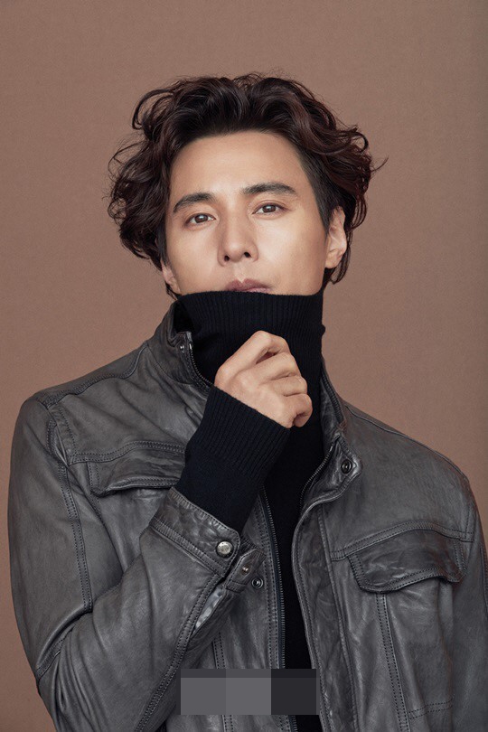 组图:型男元彬拍秋季宣传写真 不变容颜绅士依旧