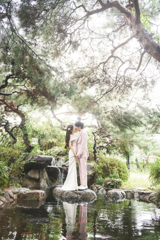 組圖：Rainbow金智淑婚紗照公開唯美浪漫 將嫁程式設計師男友