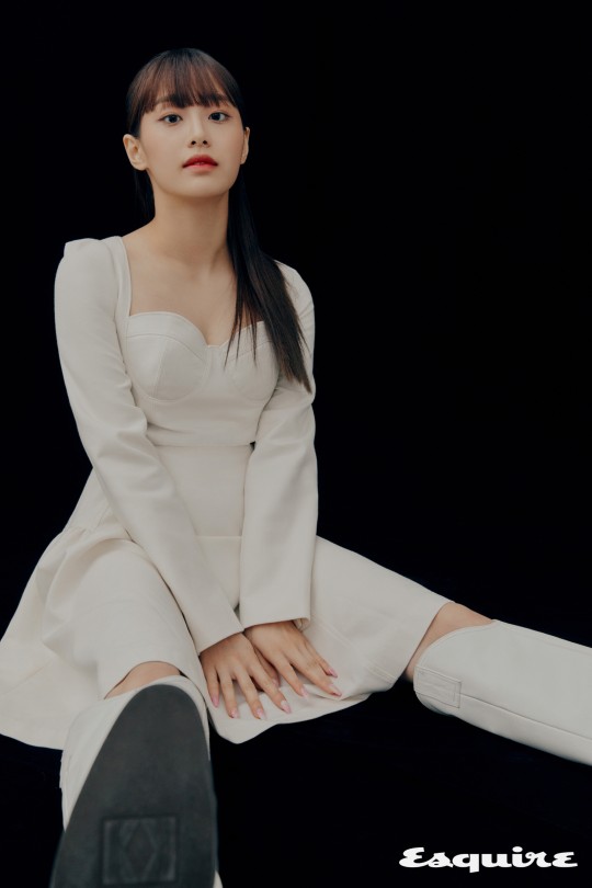 組圖：本月少女成員Kim Lip與Chuu合體 展紅黑雙色魅力