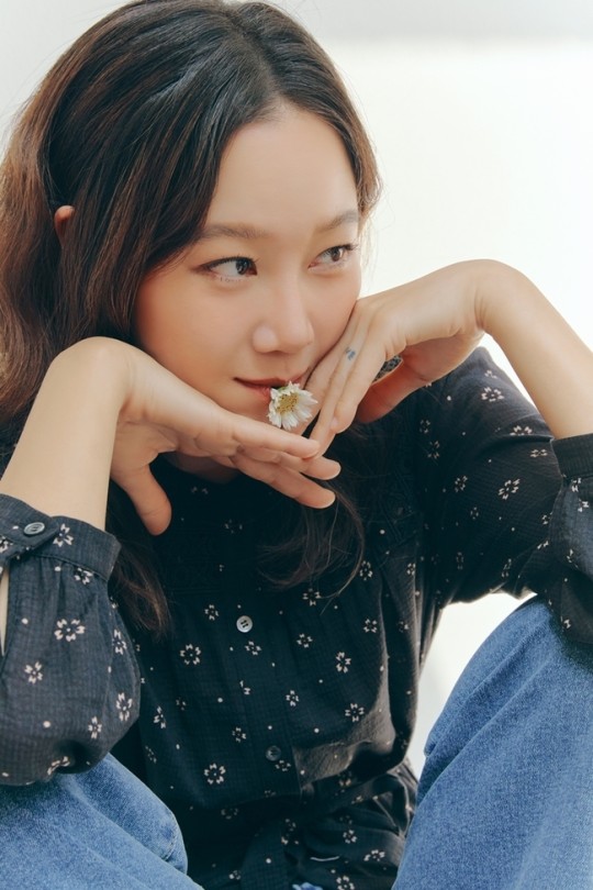 組圖：孔曉振官宣結婚後首發寫真 42歲氣質自然狀態好
