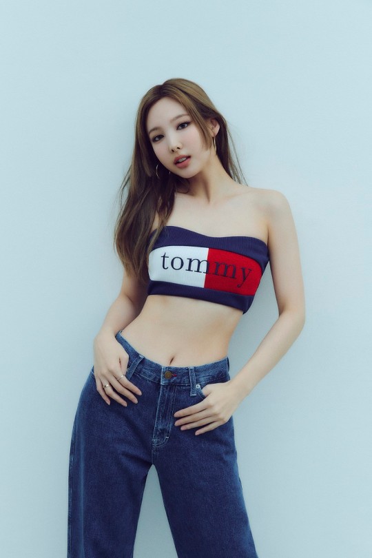 组图：TWICE林娜琏拍秋季写真 辣妹露腰又酷又甜